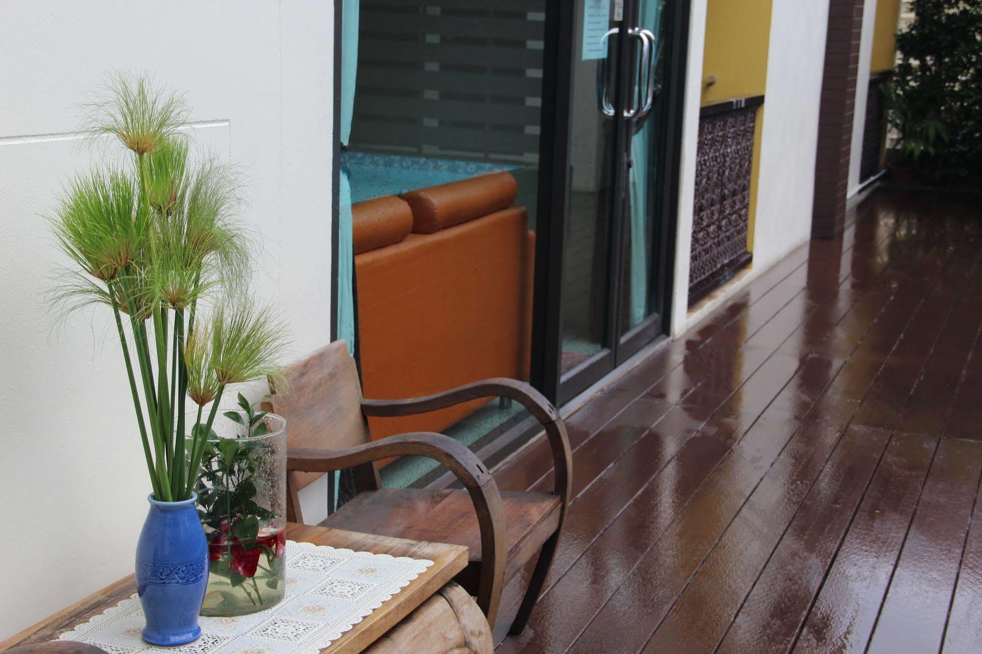 Monmuang Hotel Chiang Mai Bagian luar foto
