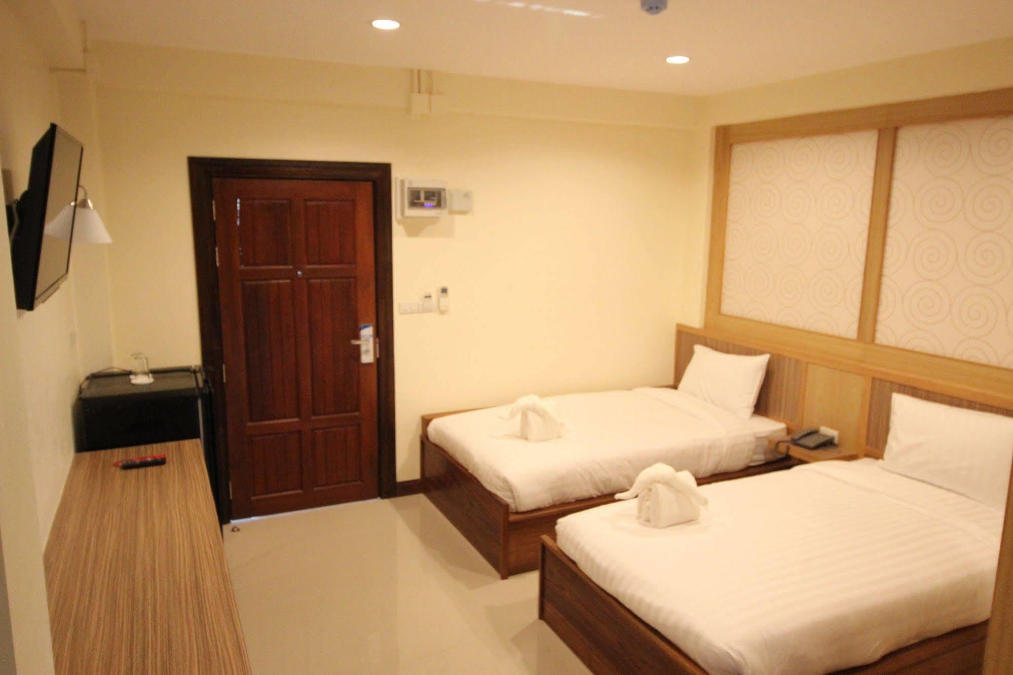 Monmuang Hotel Chiang Mai Bagian luar foto