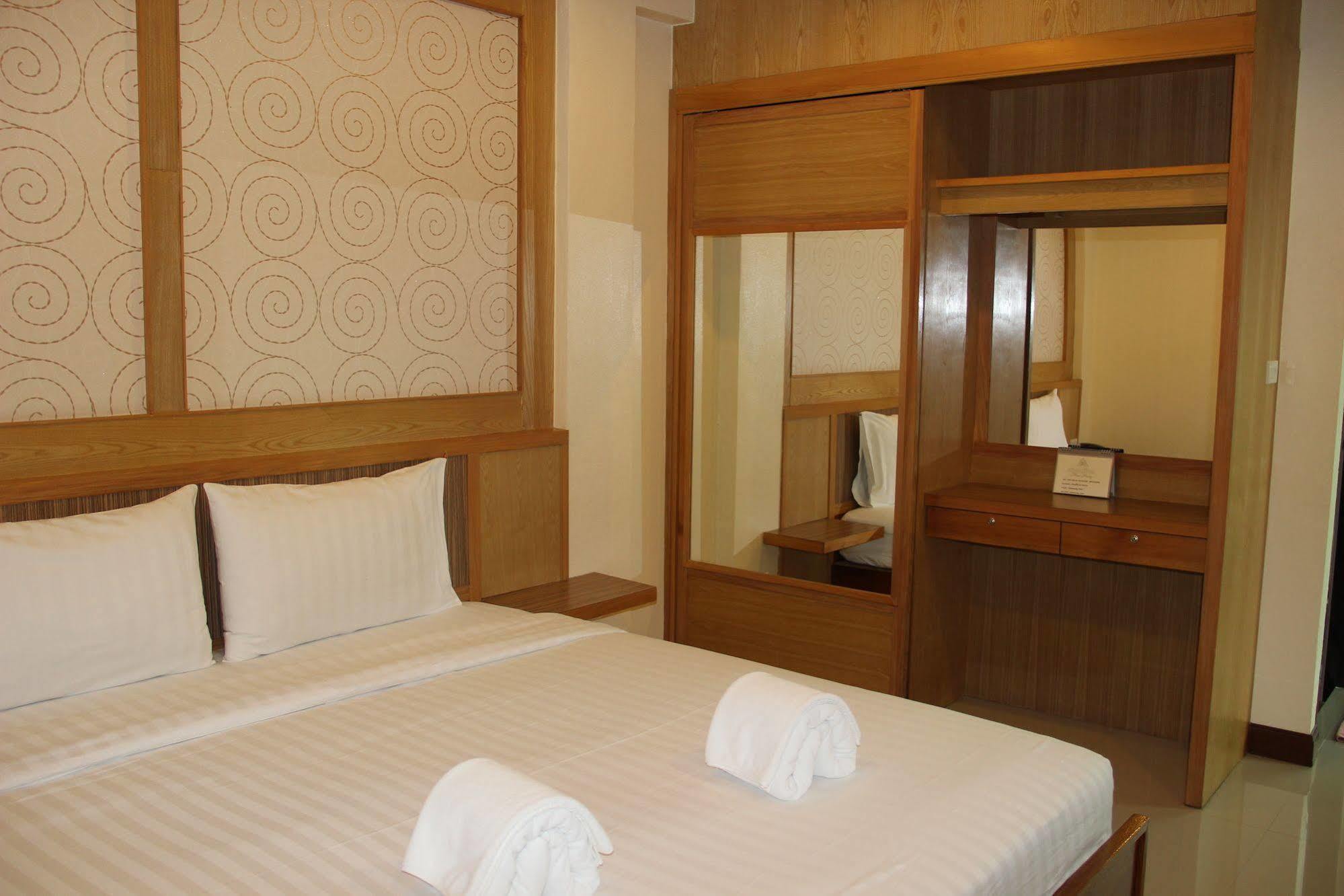 Monmuang Hotel Chiang Mai Bagian luar foto