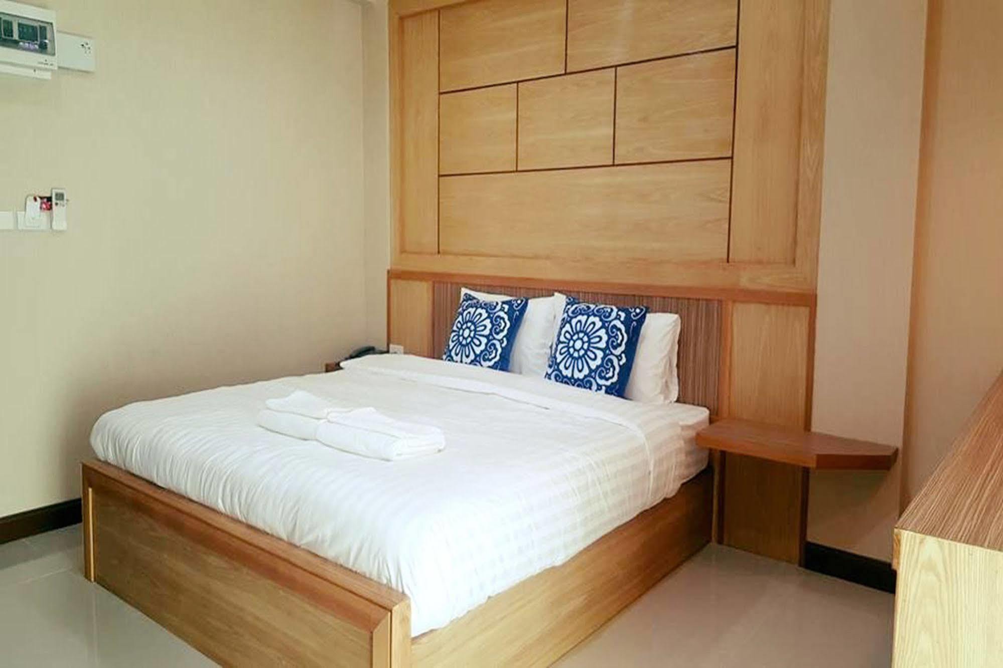 Monmuang Hotel Chiang Mai Bagian luar foto