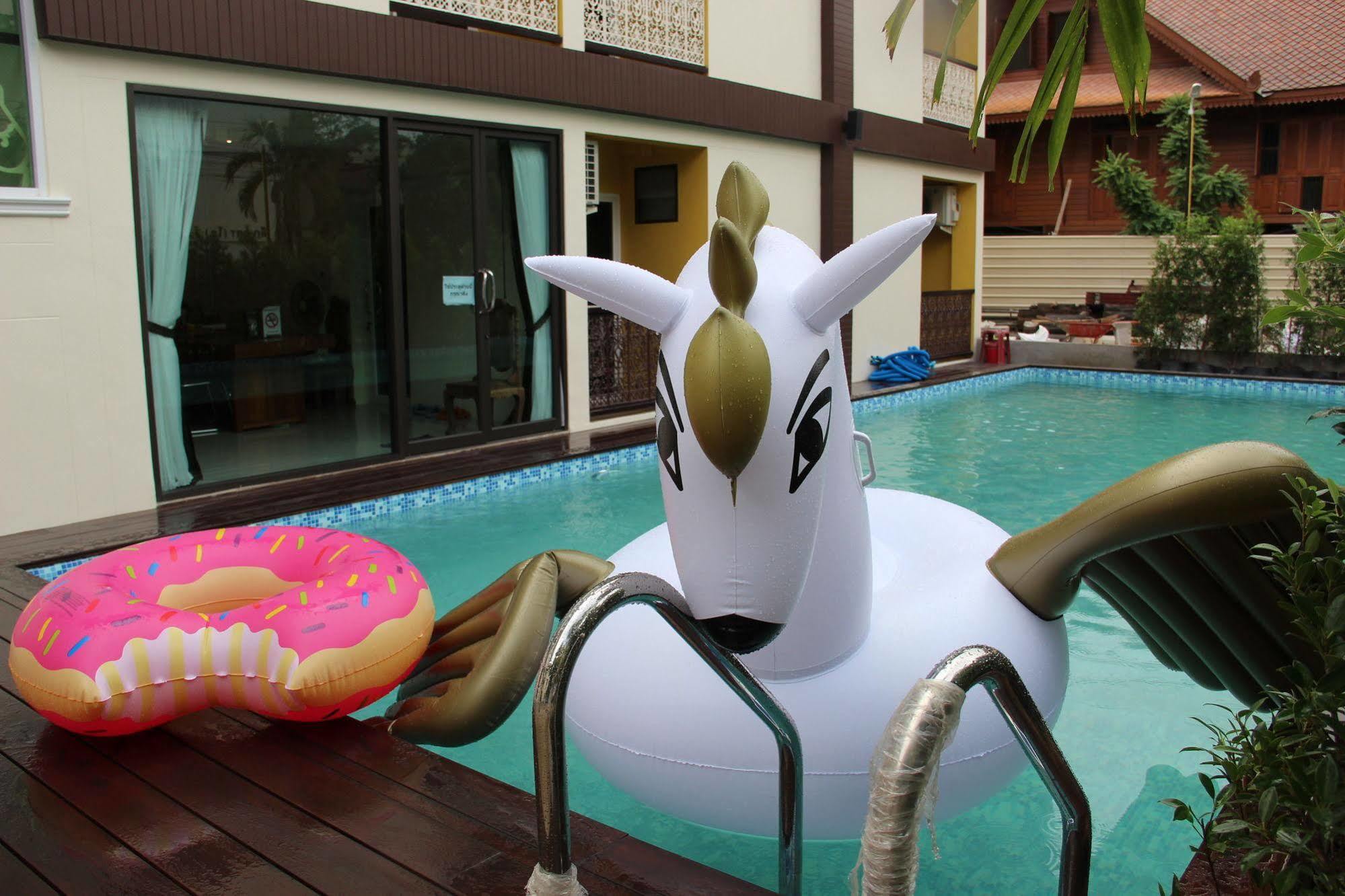 Monmuang Hotel Chiang Mai Bagian luar foto